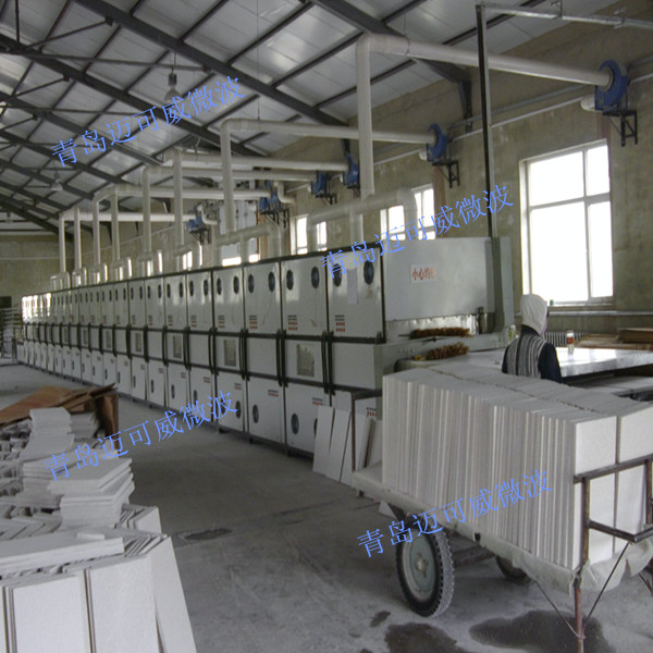 某建材企业：大型隧道式微波烘干设备，用于建筑内墙材料的的处理